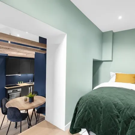 Top-floor With Balcony 5 Pax