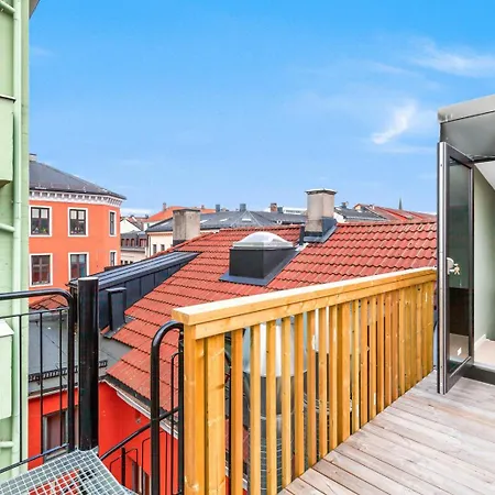 Top-floor With Balcony 5 Pax Daire *