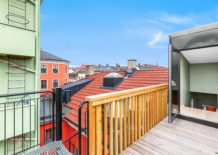 Top-floor With Balcony 5 Pax Apartment *
